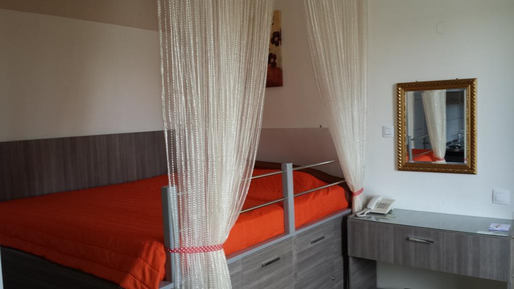 Takis Hotel Apartments Ialysos  Quarto foto