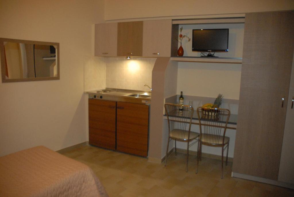 Takis Hotel Apartments Ialysos  Quarto foto