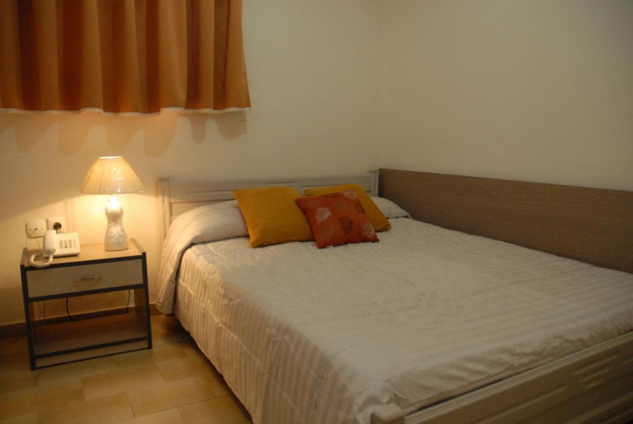 Takis Hotel Apartments Ialysos  Quarto foto